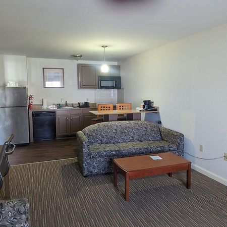 Quality Inn & Suites Northampton - Amherst Esterno foto
