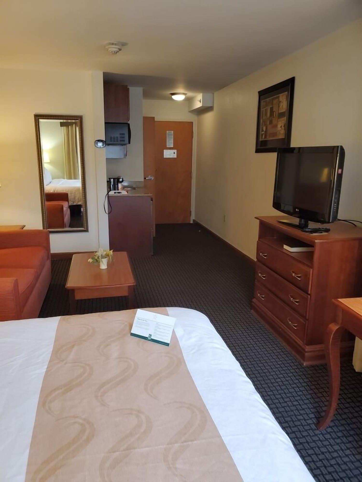 Quality Inn & Suites Northampton - Amherst Esterno foto