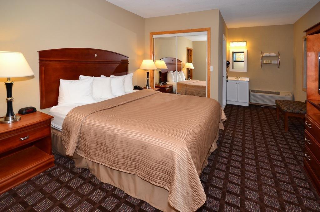 Quality Inn & Suites Northampton - Amherst Esterno foto