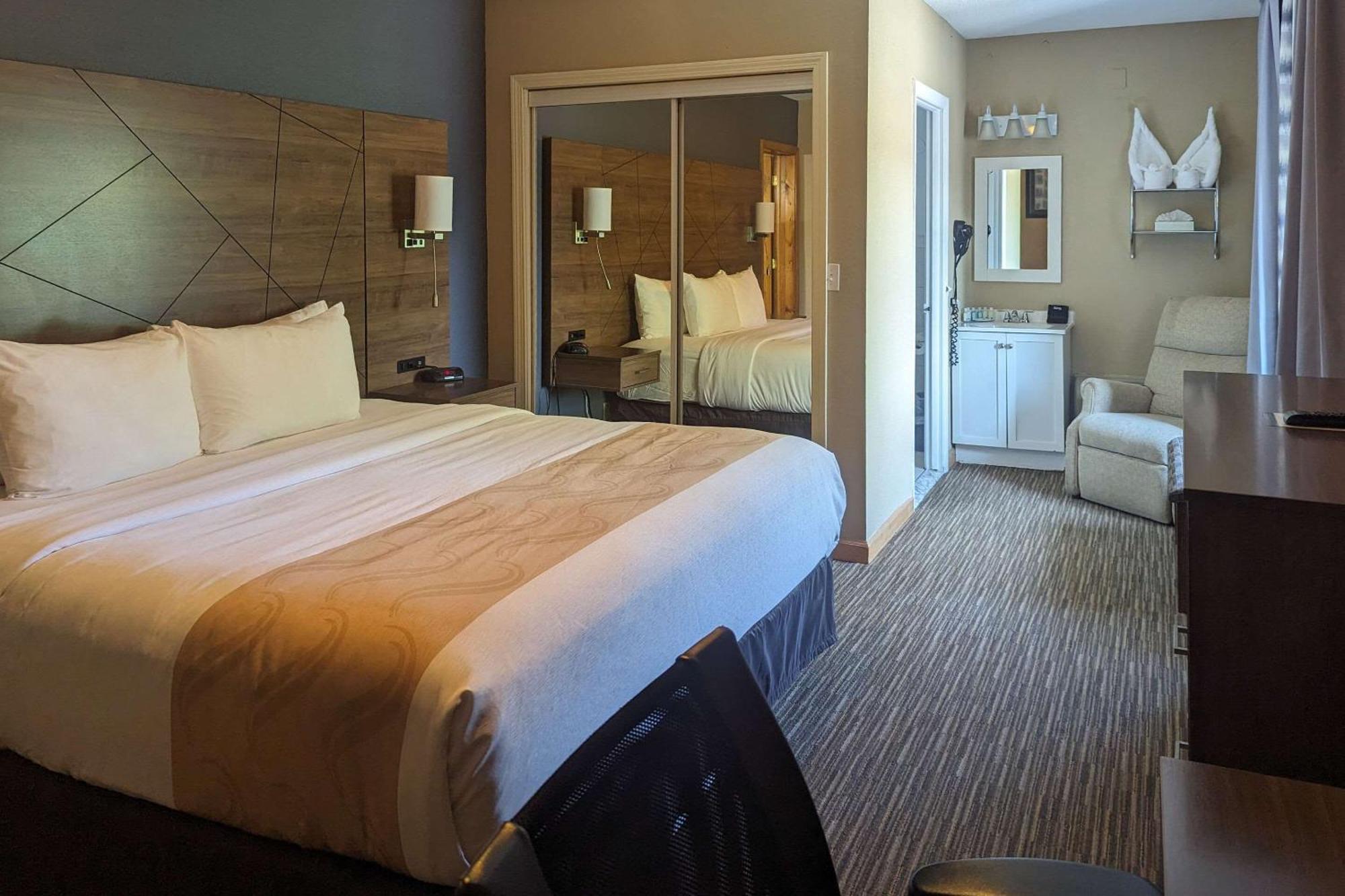 Quality Inn & Suites Northampton - Amherst Esterno foto