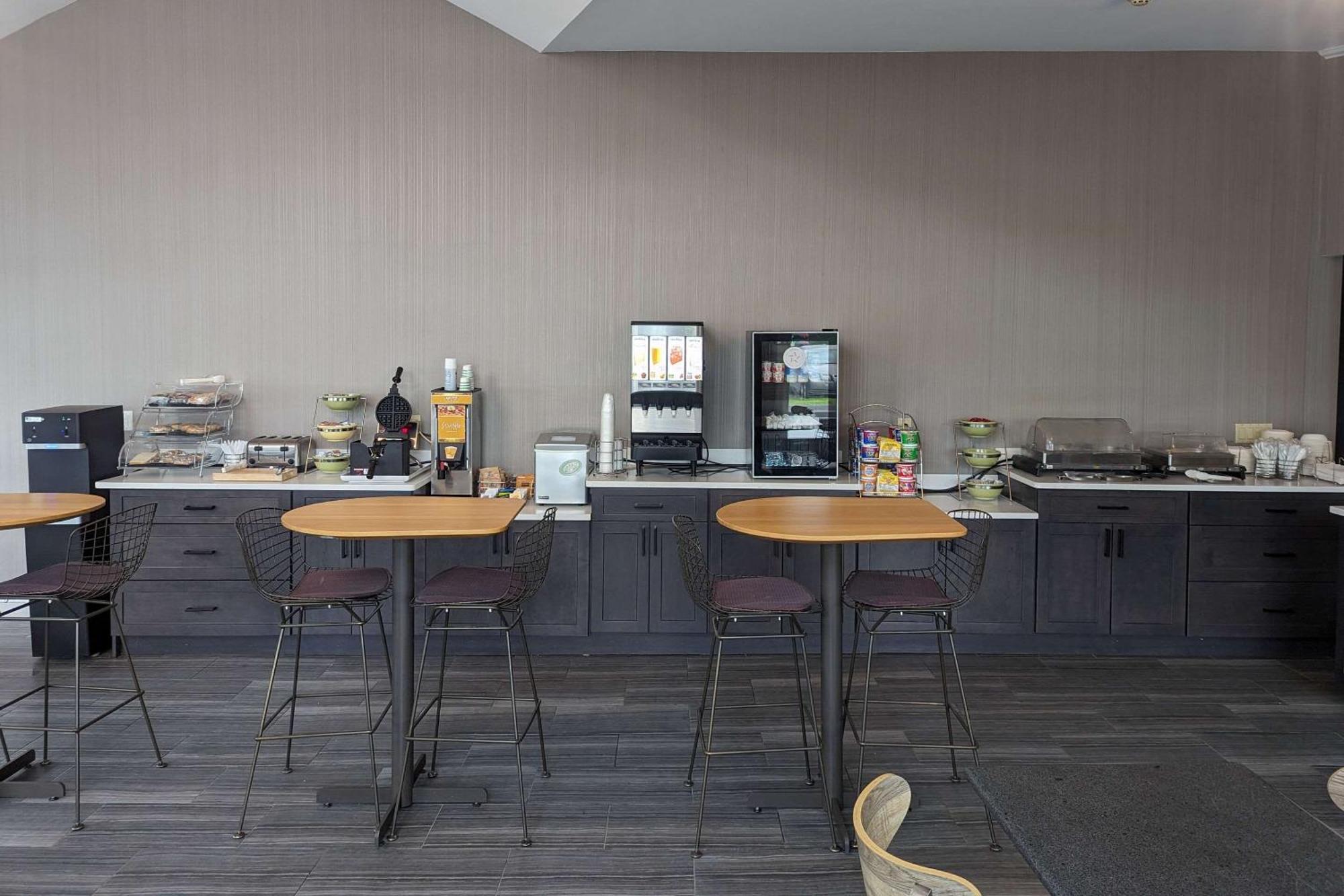 Quality Inn & Suites Northampton - Amherst Esterno foto