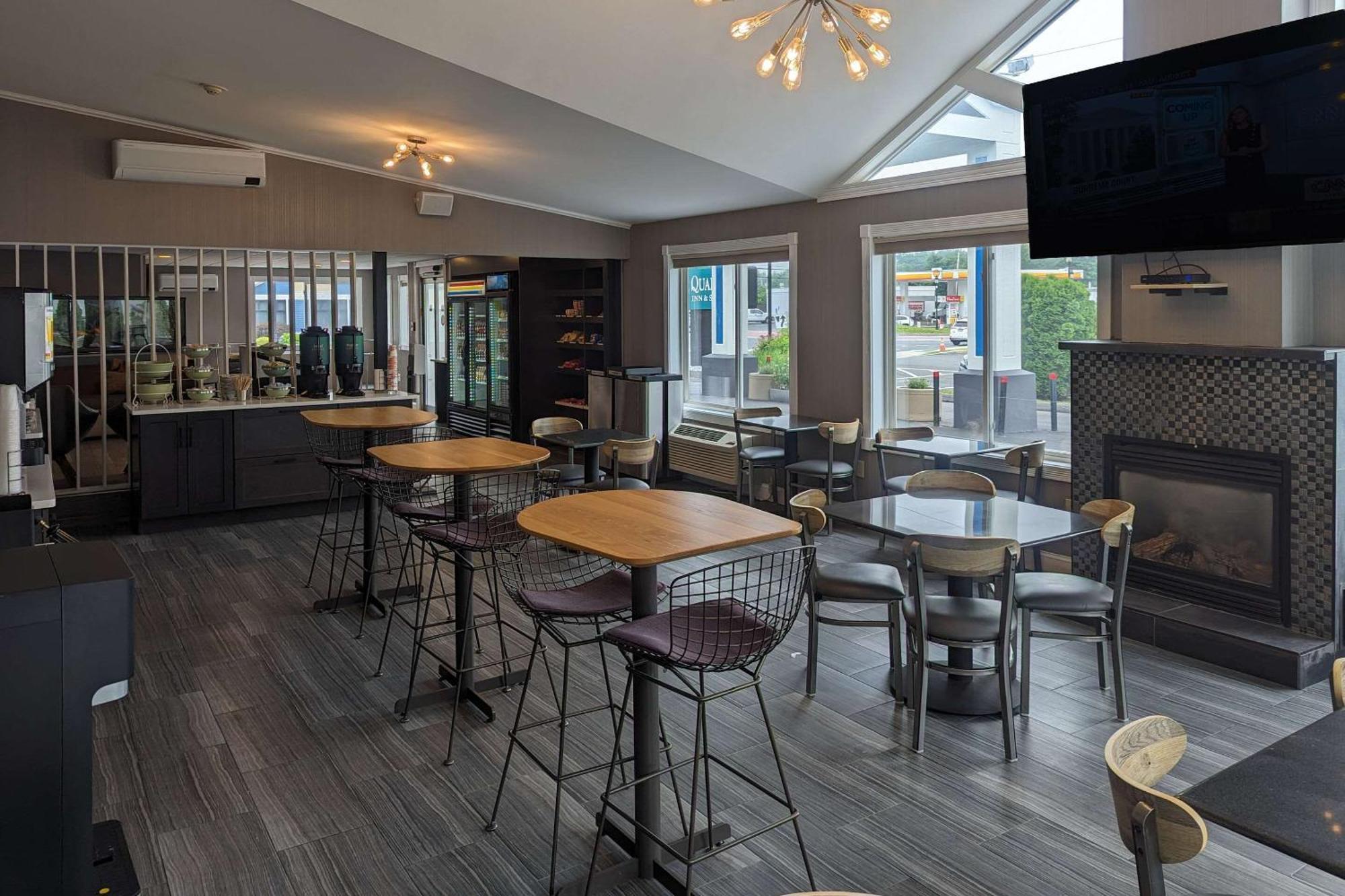Quality Inn & Suites Northampton - Amherst Esterno foto